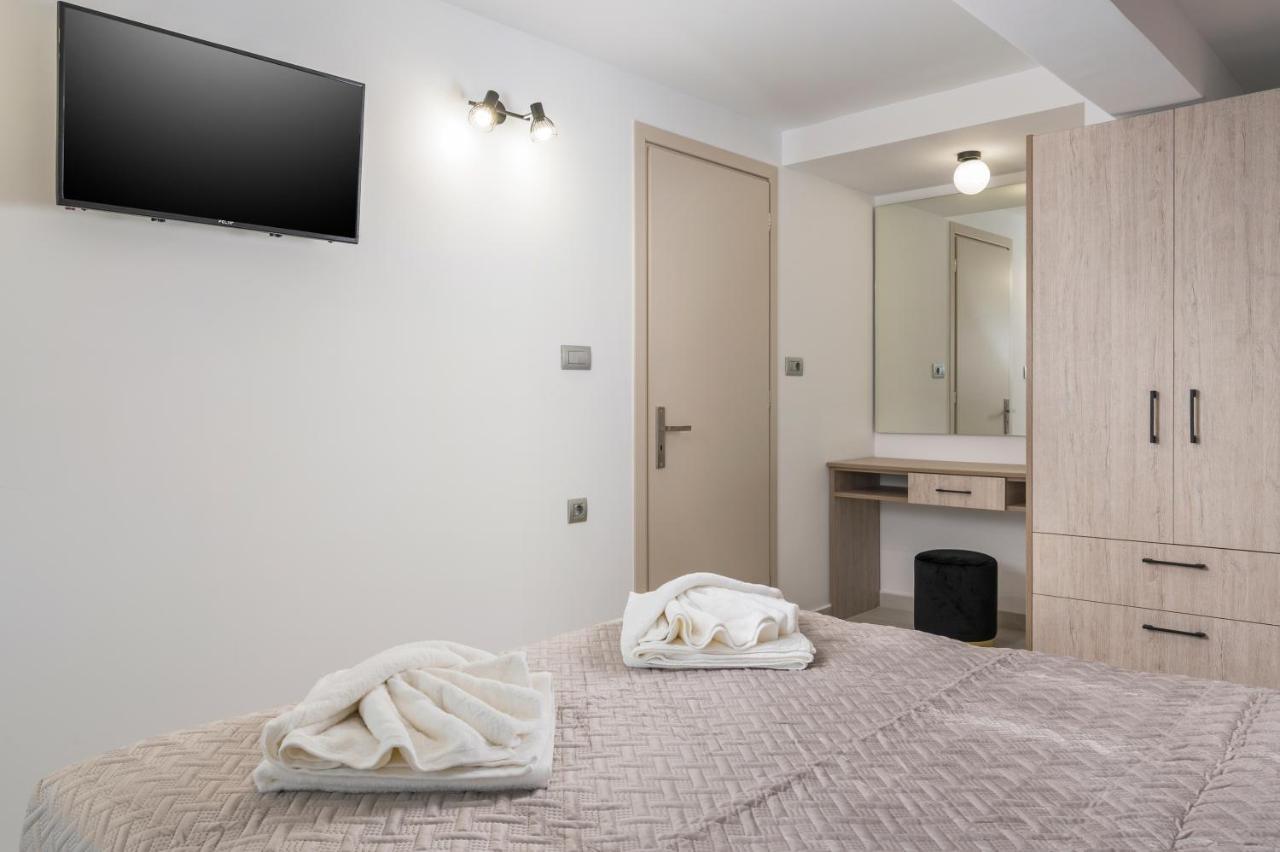 Quarters Luxury Apts Hriszí Aktí Haniá Kültér fotó